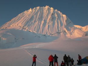 Alpamayo in Abendstimmung