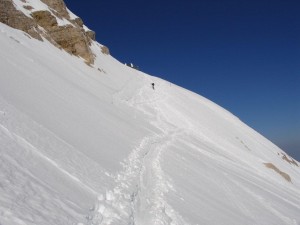 Beim Aufstieg, oben die alte Bergstation