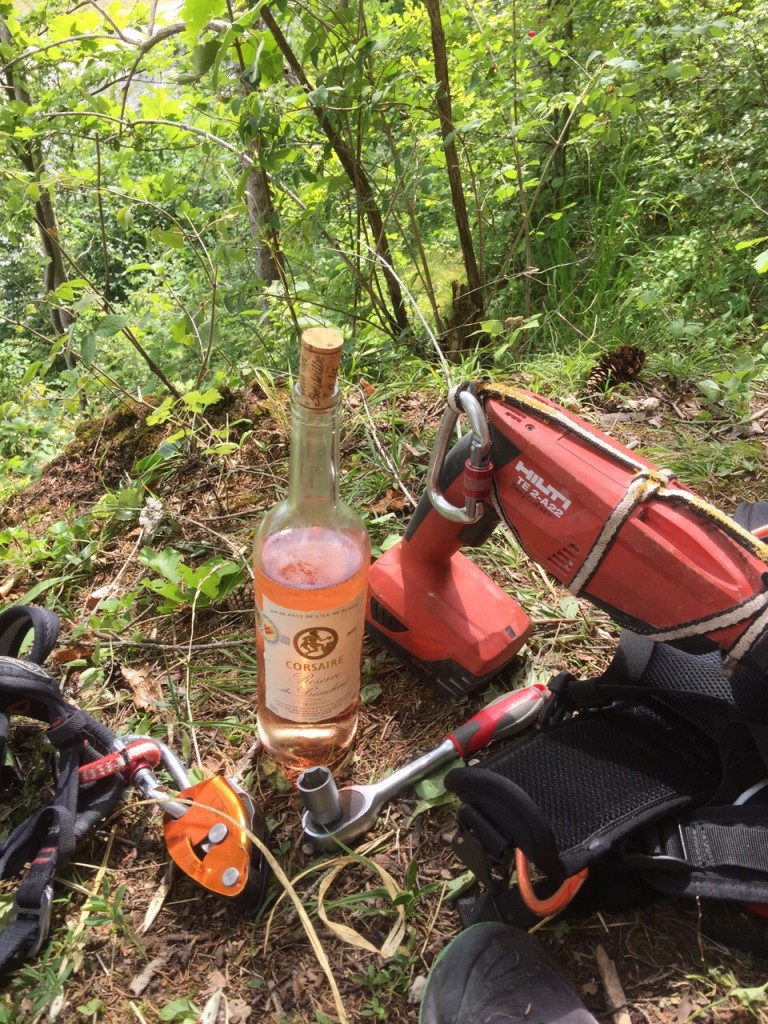 Harte Sanierungsarbeit am Klettergarten "Gelbe Wände"