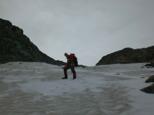 Schneefeld beim Abstieg zur Dresdner Hütte