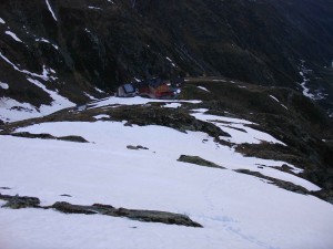 Weg oberhalb der Hütte